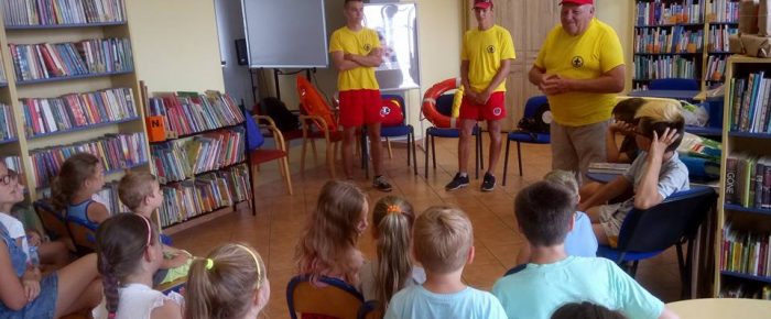 Ratownicy u dzieci z półkolonii Ratownicy u dzieci z półkolonii