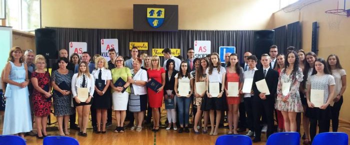 Stypendia Starostwa Powiatowego w Kędzierzynie Koźlu dla ratowników WOPR Stypendia Starostwa Powiatowego w Kędzierzynie Koźlu dla ratowników WOPR