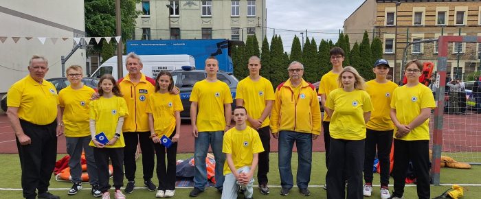 Ratownicy dla dzieci SP nr 1 w Kędzierzynie Koźlu. Ratownicy dla dzieci SP nr 1 w Kędzierzynie Koźlu.